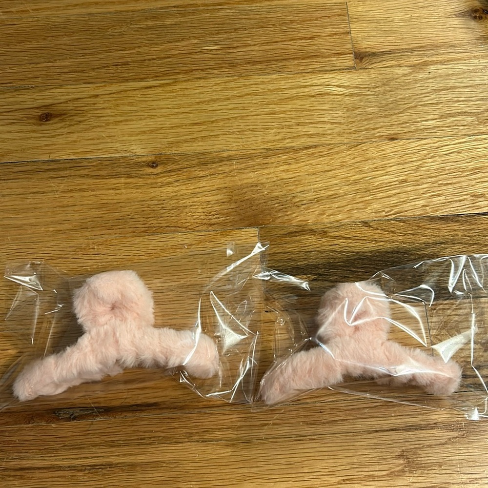Fluffy claw clips